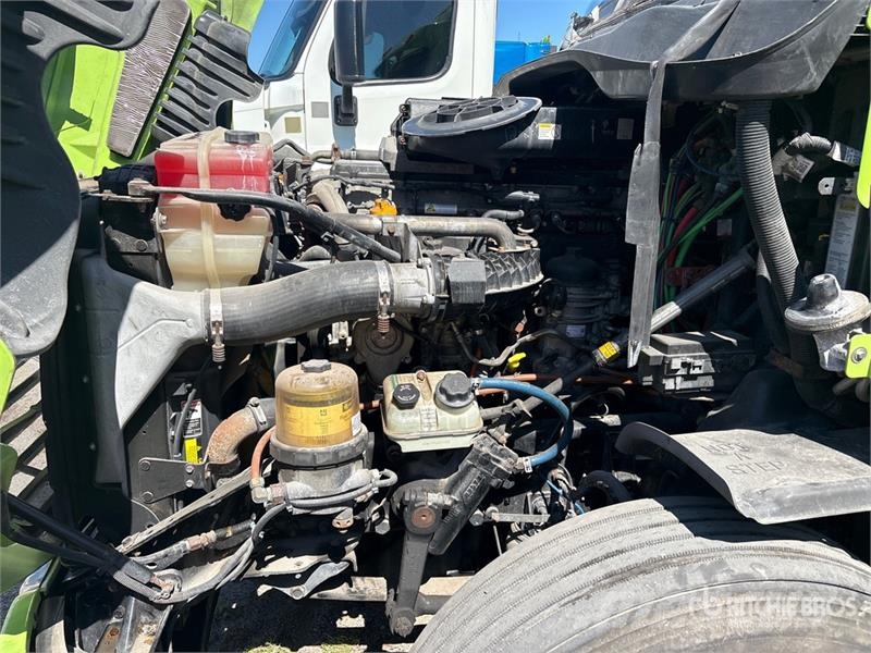 Freightliner Cascadia 125 6x4 T/A Sleeper Truck Tractor (Inoper Trekkvogner