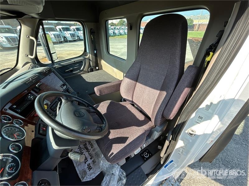 Freightliner Cascadia 113 T/A Car Carrier Truck Autoveokid