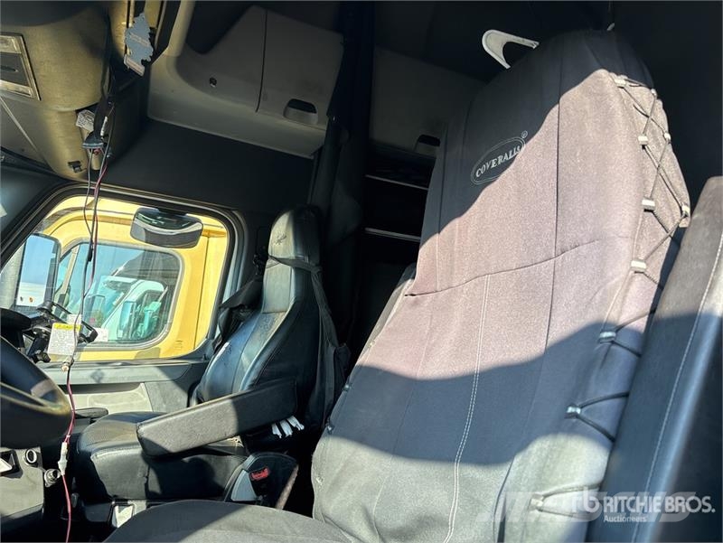 Freightliner Cascadia 126 6x4 T/A Sleeper Truck Tractor 트랙터 유닛