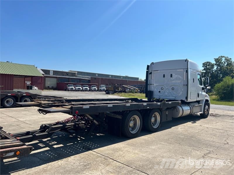 Freightliner Cascadia 113 6x4 Sleeper Car Carrier Truck Autovežiai