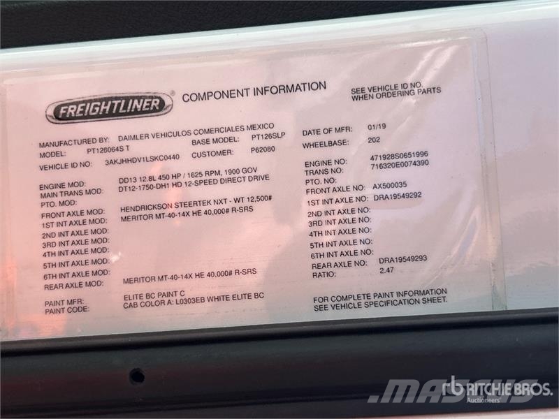 Freightliner Cascadia 126 6x4 T/A Sleeper Truck Tractor Седельные тягачи