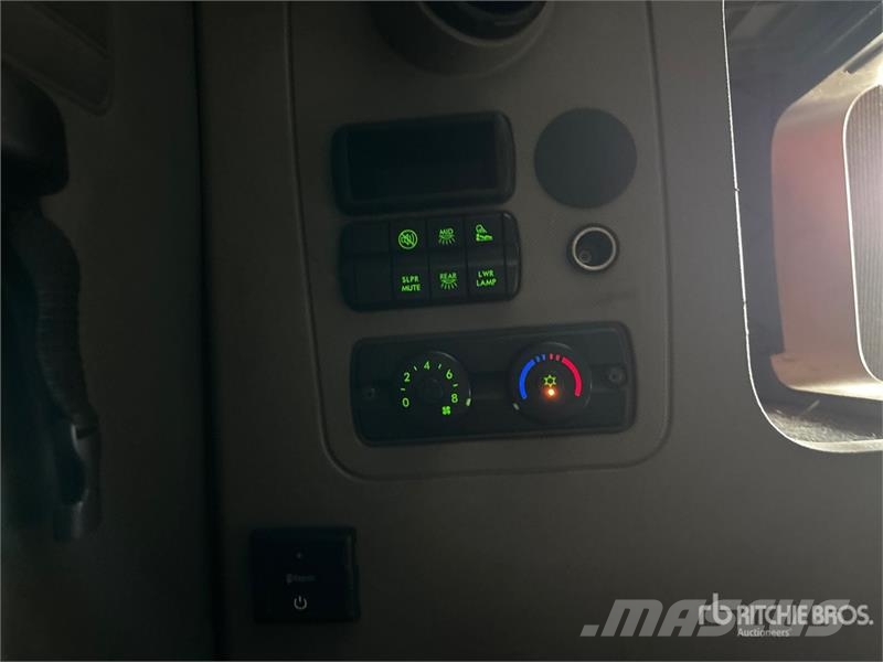 Freightliner Cascadia 125 6x4 T/A Sleeper Truck Tractor Dragbilar
