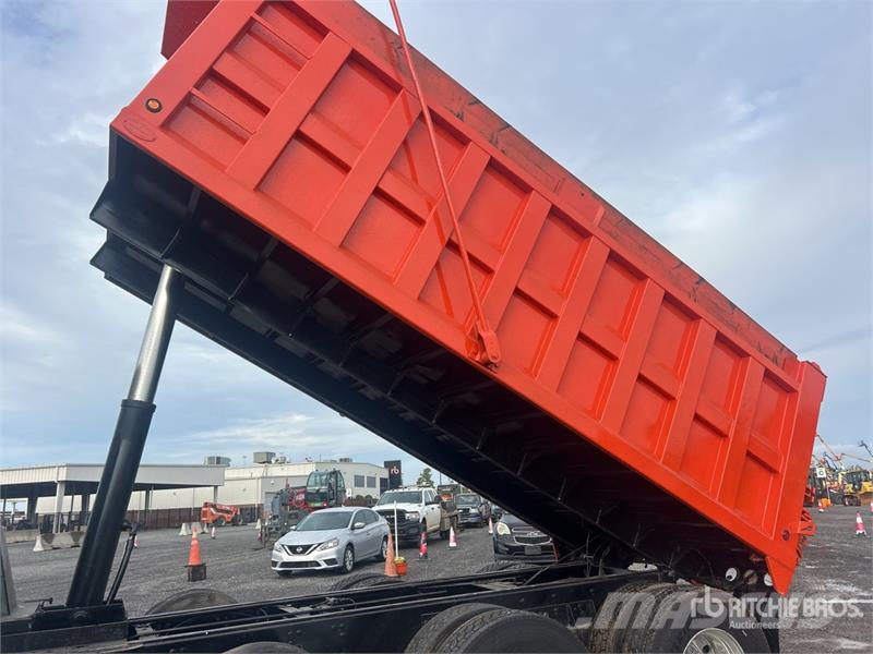 Freightliner Cascadia 113 Грузовики-Самосвалы