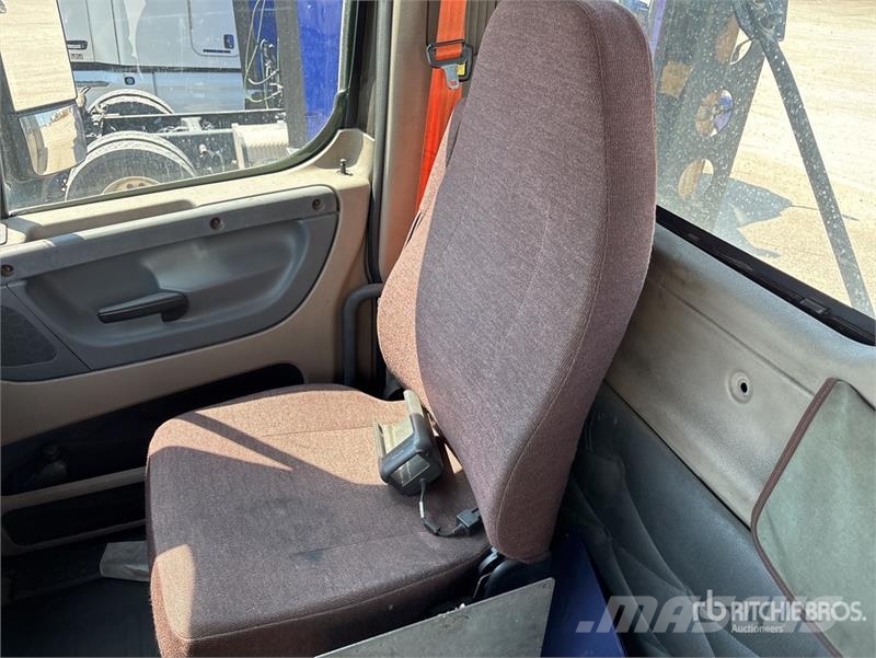 Freightliner Cascadia 113 Vilcēji