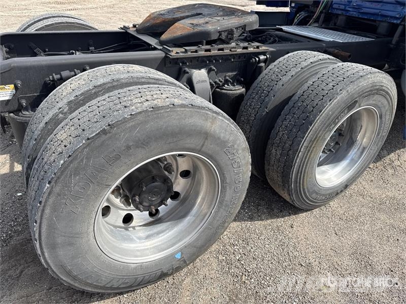 Freightliner Cascadia 125 6x4 T/A Sleeper Truck Tractor Vlačilci