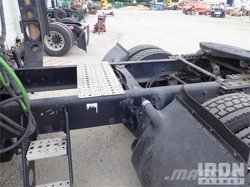 Freightliner Cascadia 125 6x4 T/A Sleeper Truck Tractor Vilcēji