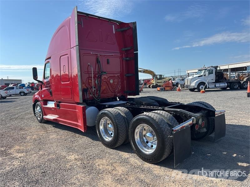 Freightliner Cascadia 126 6x4 T/A Sleeper Truck Tractor Trekkers