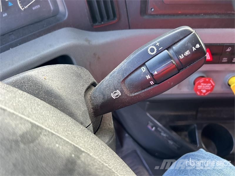 Freightliner Cascadia 126 6x4 T/A Sleeper Truck Tractor وحدات الجر