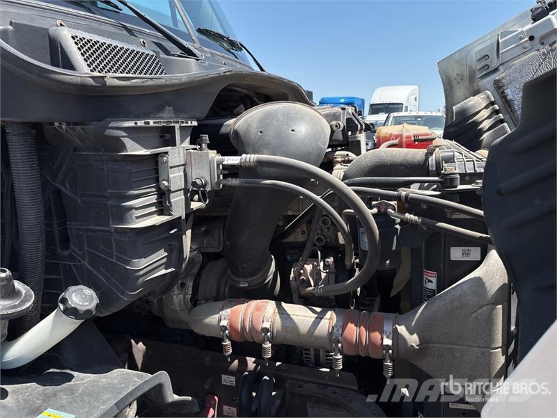 Freightliner Cascadia 113 Camiones portacoches