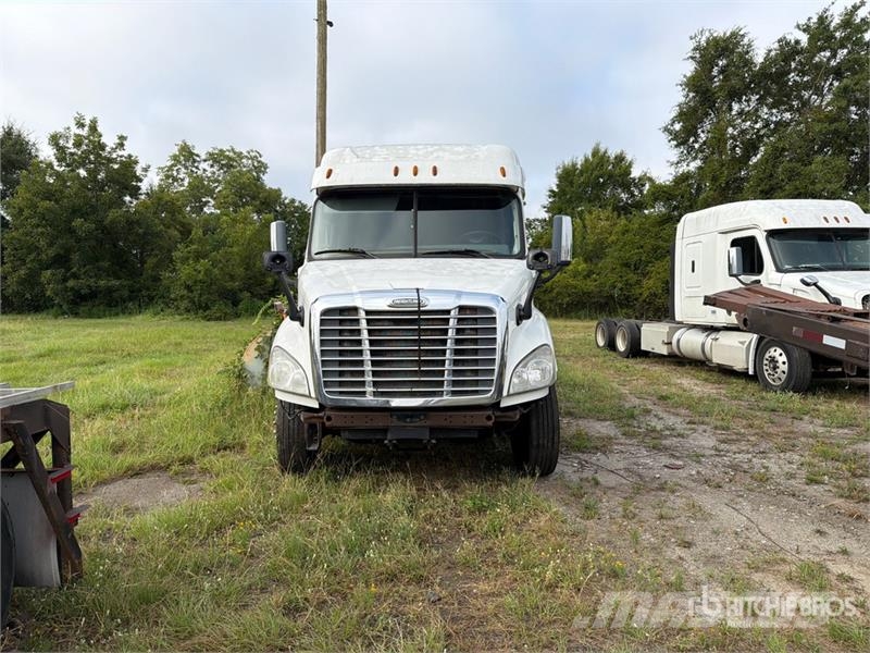 Freightliner Cascadia 113 6x4 Sleeper Car Carrier Truck Trasportatore per veicoli