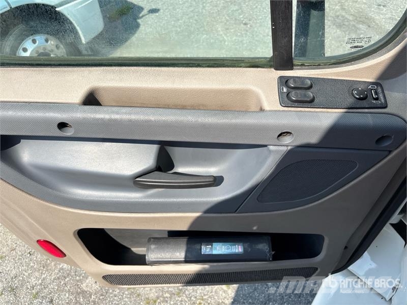 Freightliner Cascadia 113 Camiones portacoches