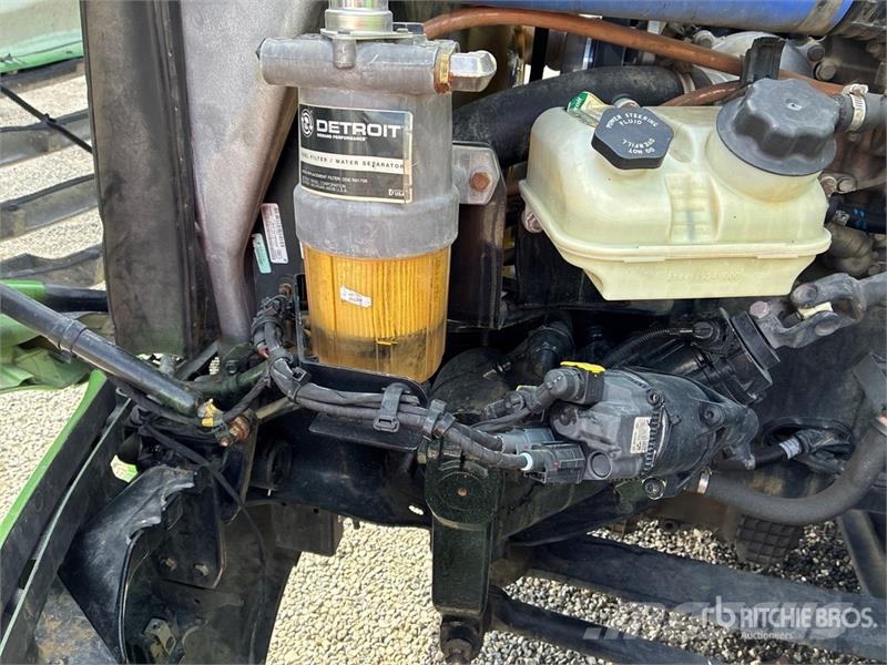 Freightliner Cascadia 126 6x4 T/A Sleeper Truck Tractor 中古トラクターヘッド | トレーラーヘッド