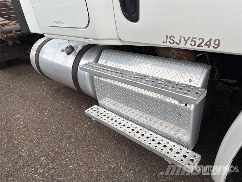 Freightliner Cascadia 113 6x4 Sleeper Car Carrier Truck Evakuatori