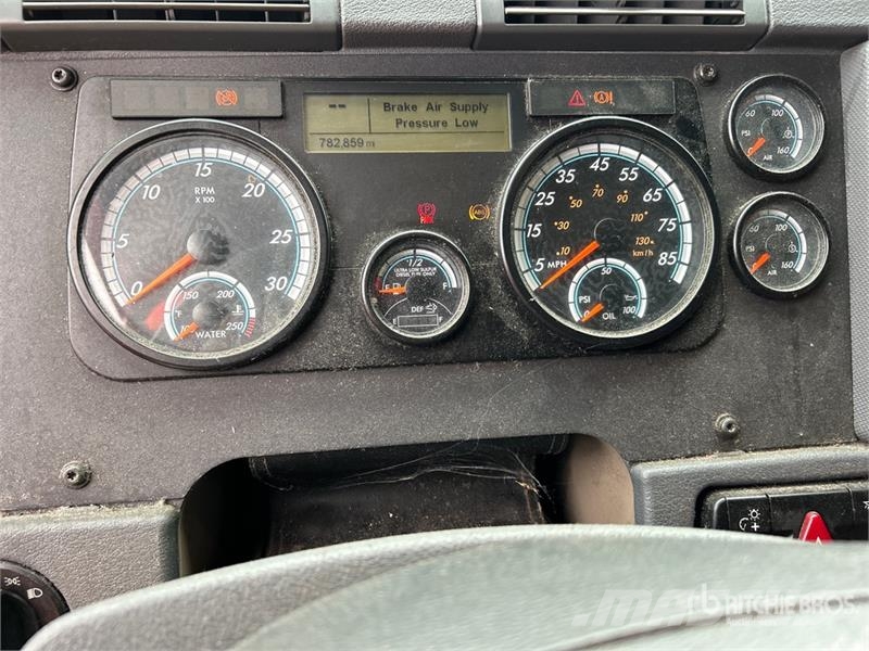 Freightliner Cascadia 125 6x4 T/A Sleeper Truck Tractor (Inoper Влекачи