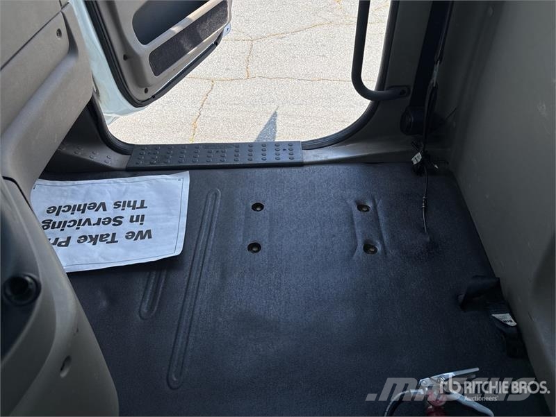 Freightliner Cascadia 113 Camiones portacoches