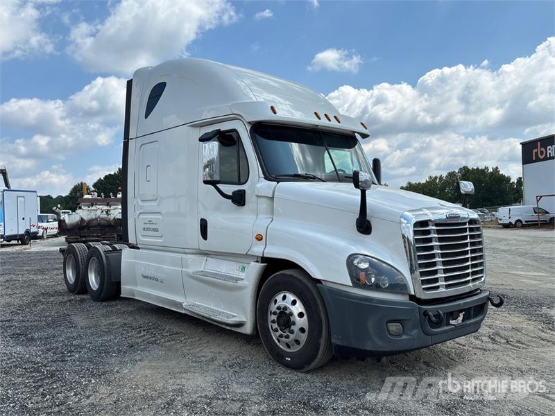 Freightliner Cascadia 125 6x4 T/A Sleeper Truck Tractor Tegljači