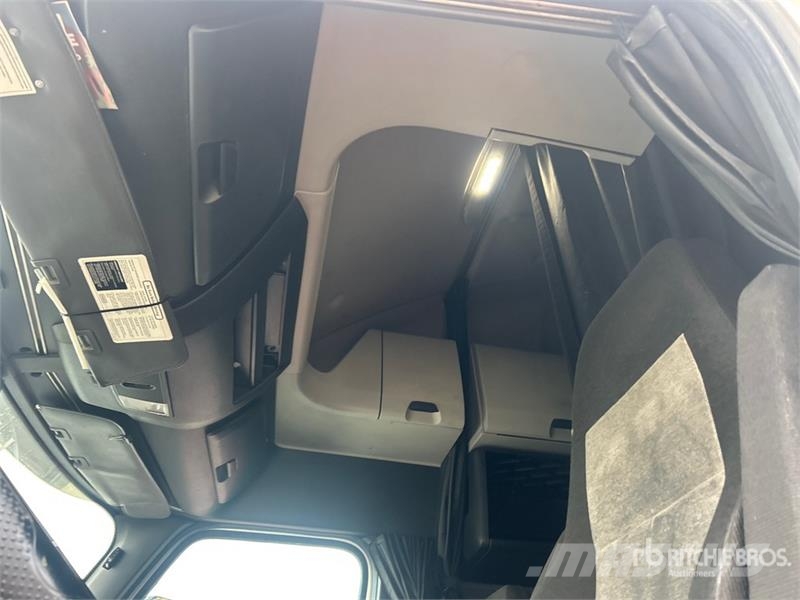 Freightliner Cascadia 126 Влекачи
