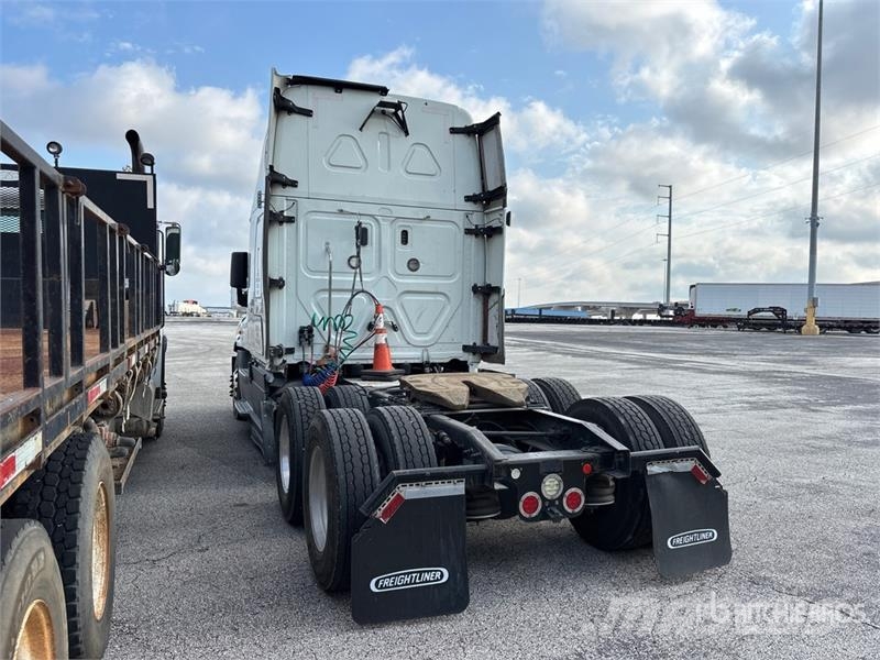 Freightliner Cascadia 125 6x4 T/A Sleeper Truck Tractor Sattelzugmaschinen