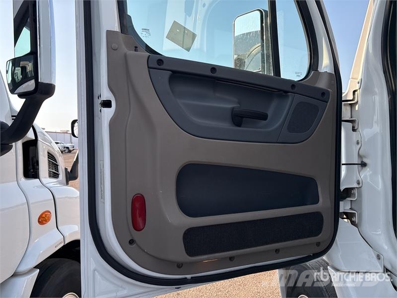 Freightliner Cascadia 113 Camiones portacoches