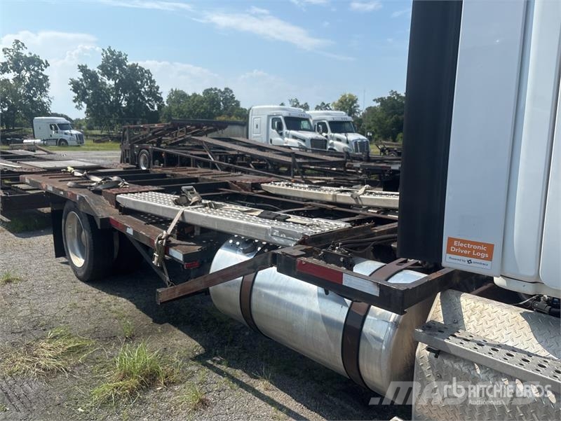 Freightliner Cascadia 113 Camiones portavehículos