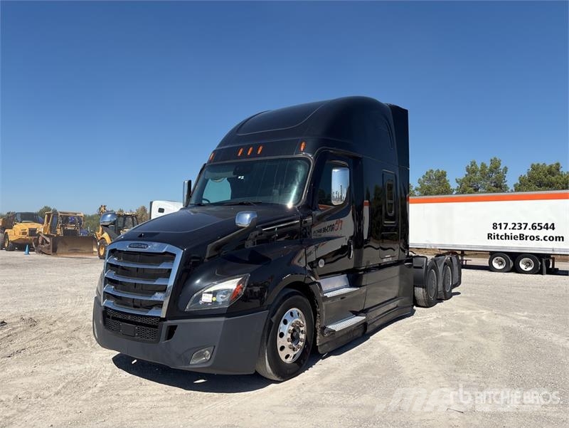 Freightliner Cascadia 126 6x4 T/A Sleeper Truck Tractor Седельные тягачи
