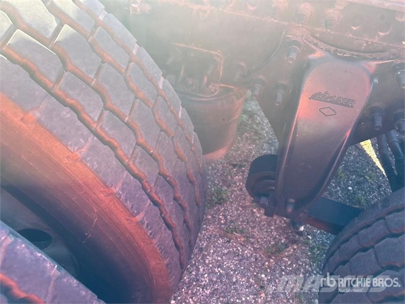 Freightliner Cascadia 126 6x4 T/A Sleeper Truck Tractor Vilcēji