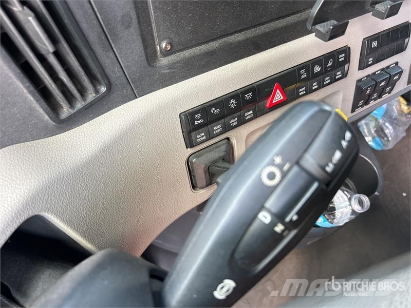 Freightliner Cascadia 126 6x4 T/A Sleeper Truck Tractor (Inoper Autotractoare