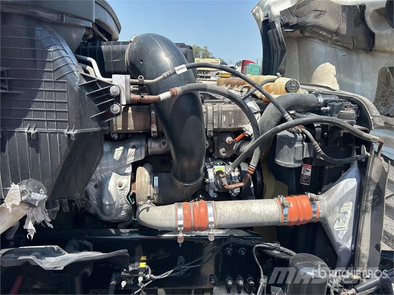 Freightliner Cascadia 126 6x4 T/A Sleeper Truck Tractor وحدات الجر