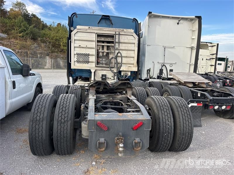 Freightliner Cascadia 125 6x4 T/A Sleeper Truck Tractor Traktorske jedinice