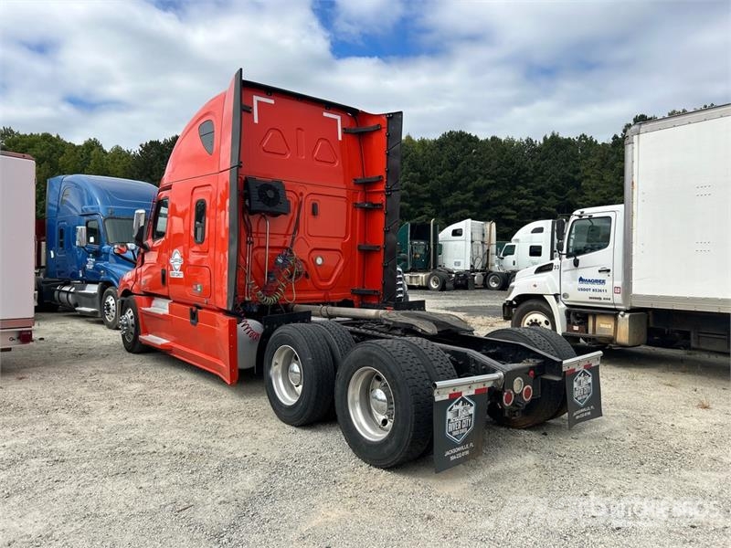 Freightliner Cascadia 126 6x4 T/A Sleeper Truck Tractor (Inoper Tractor Units