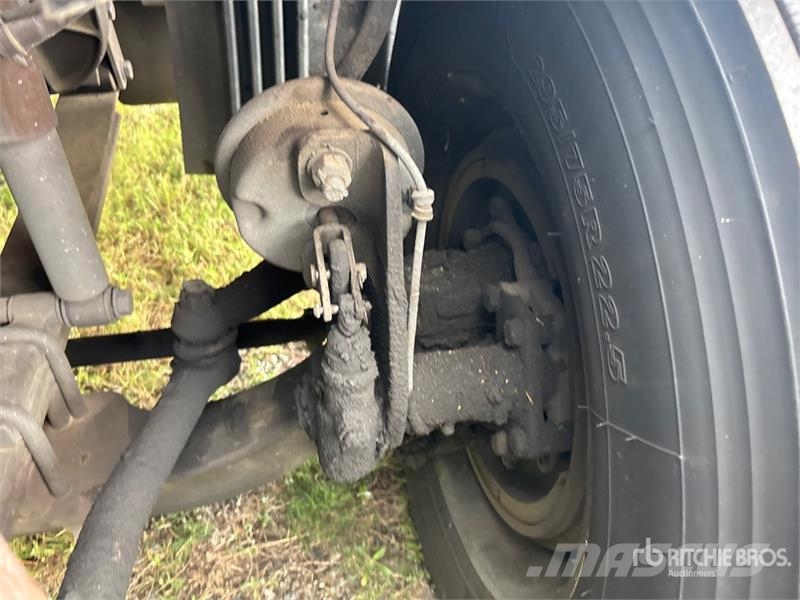 Freightliner Cascadia 113 Camiones portavehículos