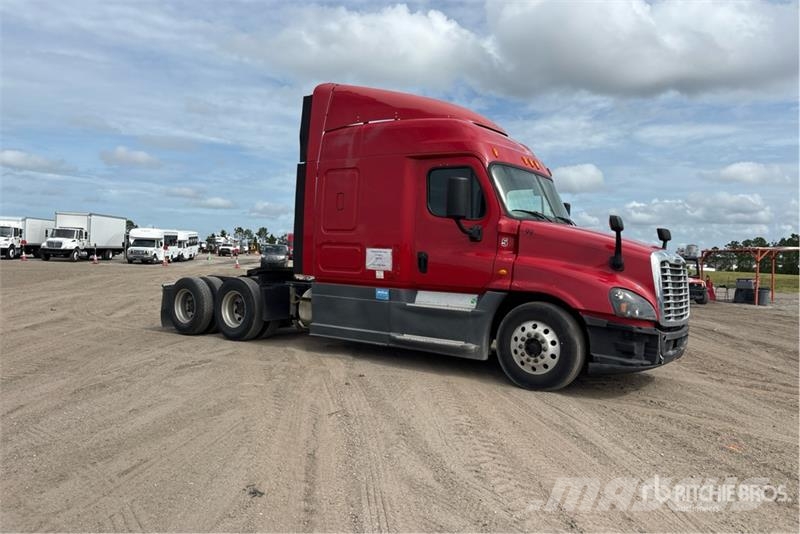 Freightliner Cascadia 125 T/A Sleeper Truck Tractor Vilcēji