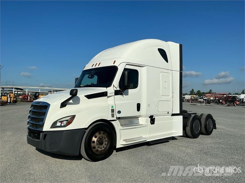 Freightliner Cascadia 126 6x4 T/A Sleeper Truck Tractor Седельные тягачи
