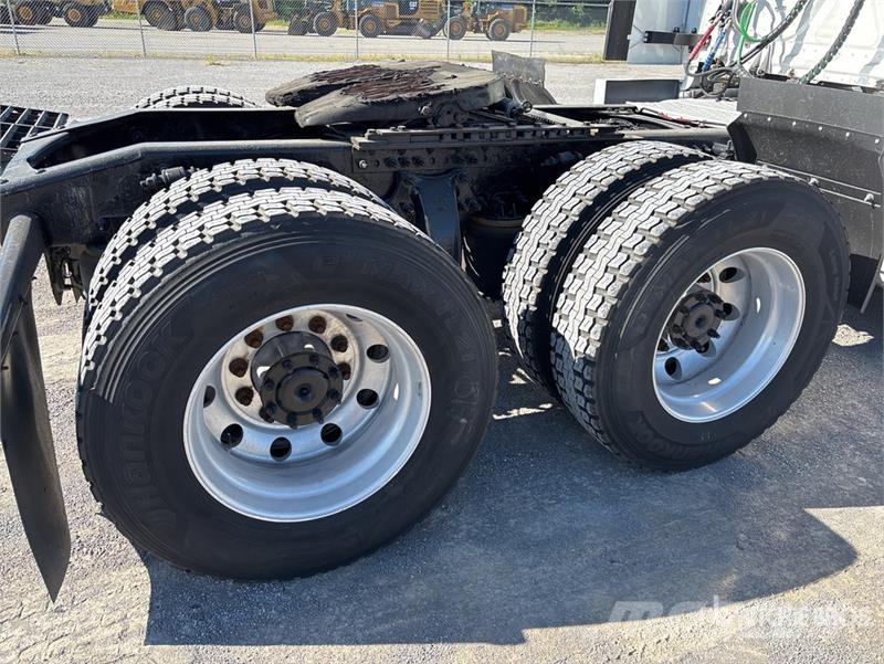 Freightliner Cascadia 126 6x4 T/A Sleeper Truck Tractor Τράκτορες