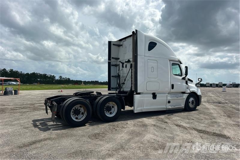 Freightliner Cascadia 126 6x4 T/A Sleeper Truck Tractor Trekkers