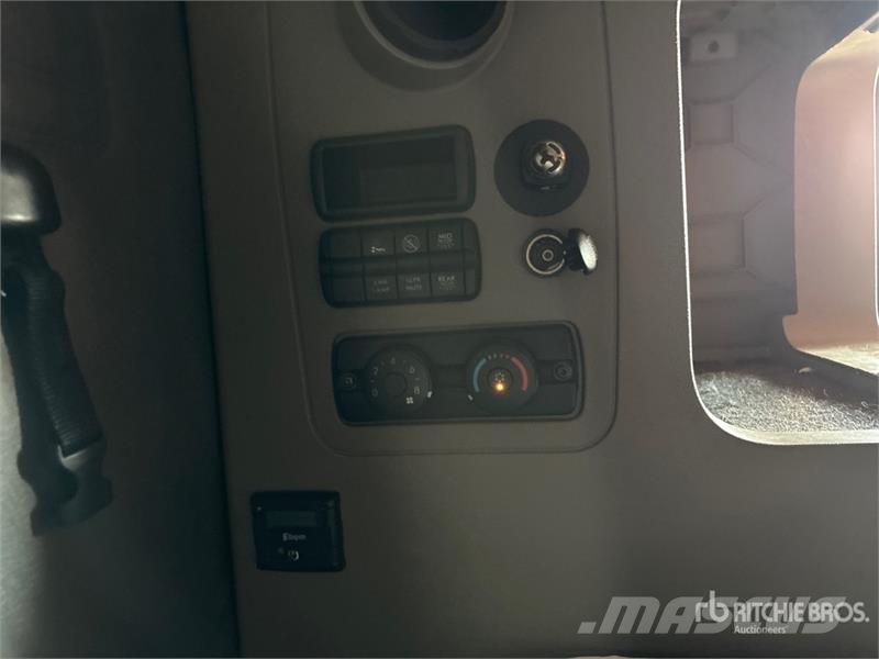 Freightliner Cascadia 125 6x4 T/A Sleeper Truck Tractor Sattelzugmaschinen