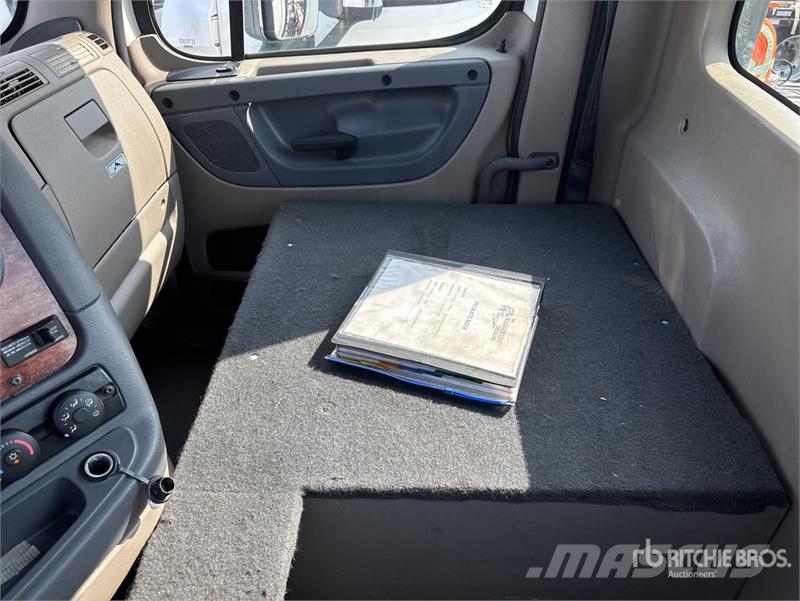 Freightliner Cascadia 113 Camiones portacoches