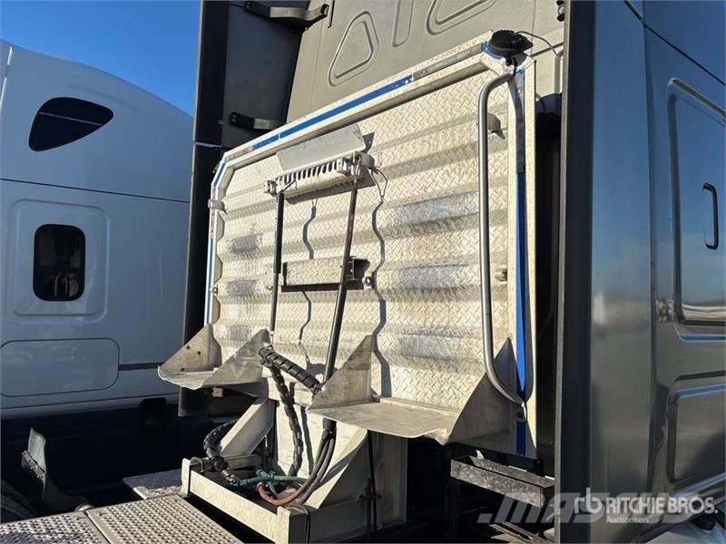 Freightliner Cascadia 126 6x4 T/A Sleeper Truck Tractor وحدات الجر