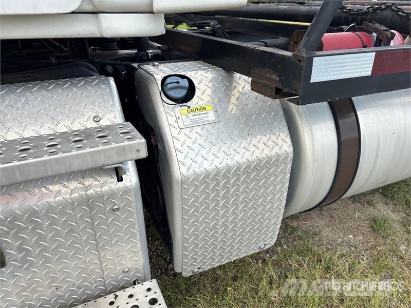 Freightliner Cascadia 113 Camiones portavehículos