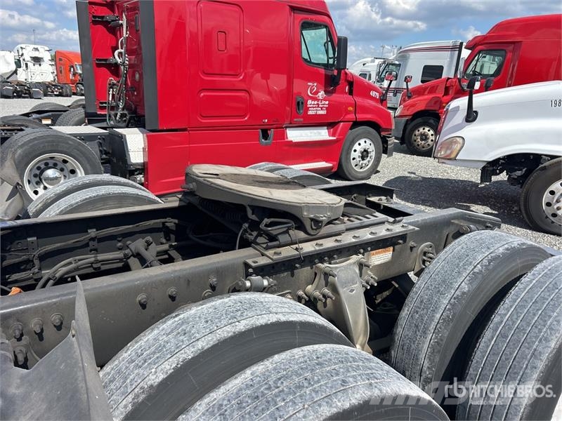 Freightliner Cascadia 126 6x4 T/A Sleeper Truck Tractor (Inoper Autotractoare