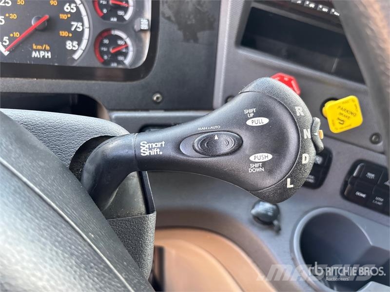 Freightliner Cascadia 125 6x4 T/A Sleeper Truck Tractor Sattelzugmaschinen