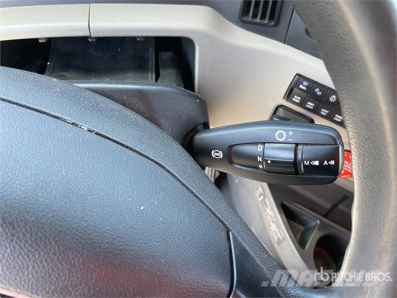 Freightliner Cascadia 126 6x4 T/A Sleeper Truck Tractor (Inoper Седельные тягачи