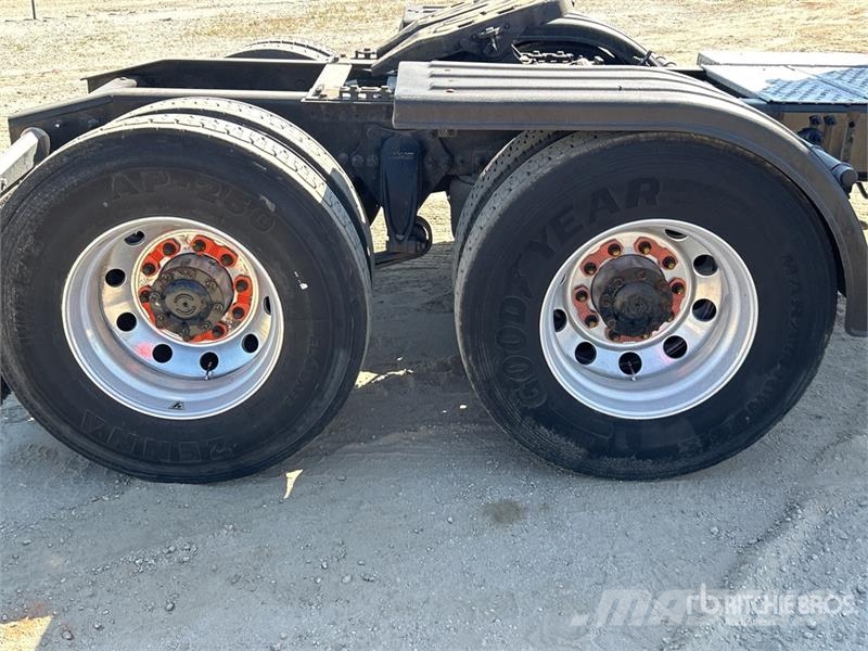 Freightliner Cascadia 125 6x4 6x4 T/A Sleeper Truck Tractor Седельные тягачи