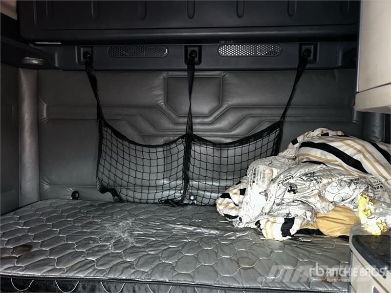 Freightliner Cascadia 125 6x4 T/A Sleeper Truck Tractor (Inoper Влекачи