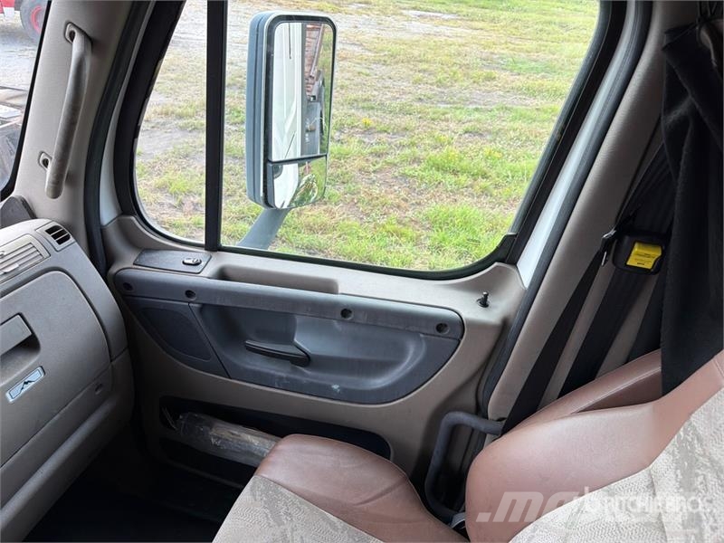 Freightliner Cascadia 113 6x4 Sleeper Car Carrier Truck Trasportatore per veicoli