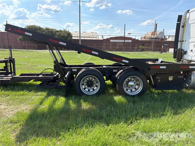 Freightliner Cascadia 113 6x4 Sleeper Car Carrier Truck مركبات النقل