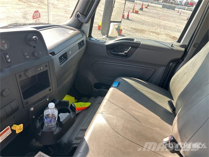 Freightliner Cascadia 126 탑차 트럭