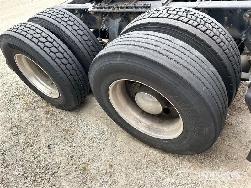 Freightliner Cascadia 125 6x4 T/A Sleeper Truck Tractor (Inoper Влекачи