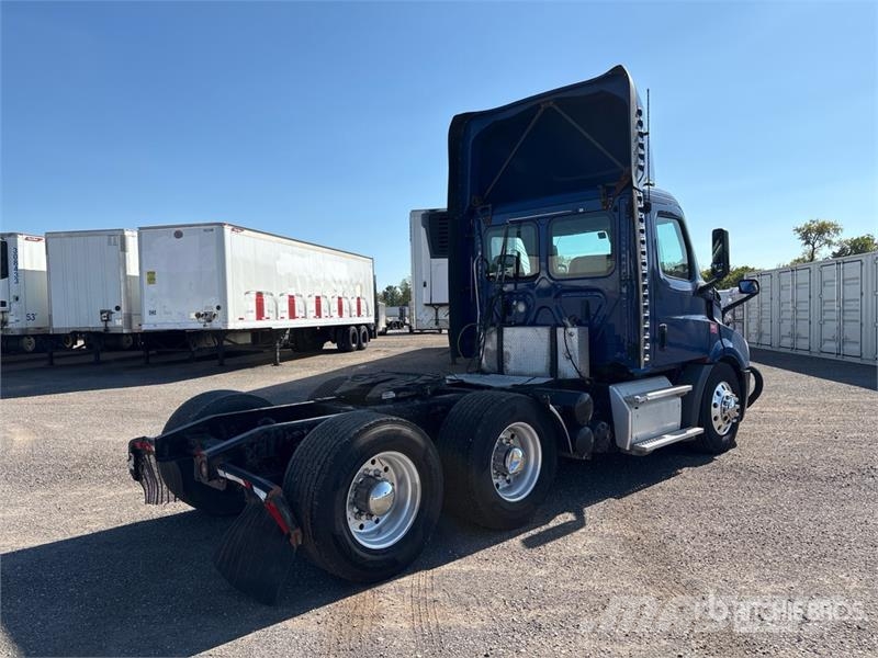 Freightliner Cascadia 116 中古トラクターヘッド | トレーラーヘッド