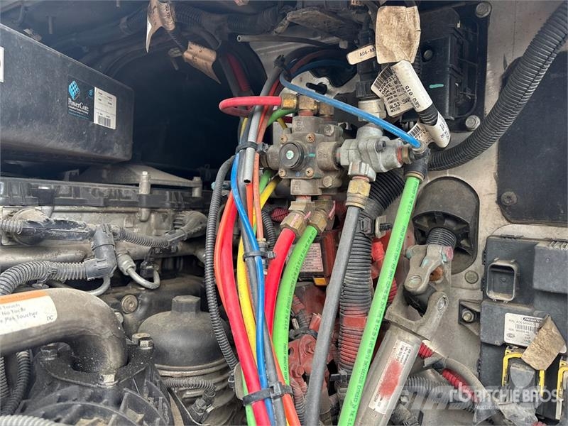 Freightliner Cascadia 113 Camiones portavehículos